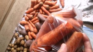 Cách bảo quản cà rốt trong túi