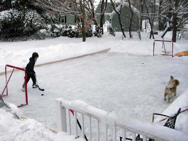 How to make a skating rink in the yard in the country or in a private house
