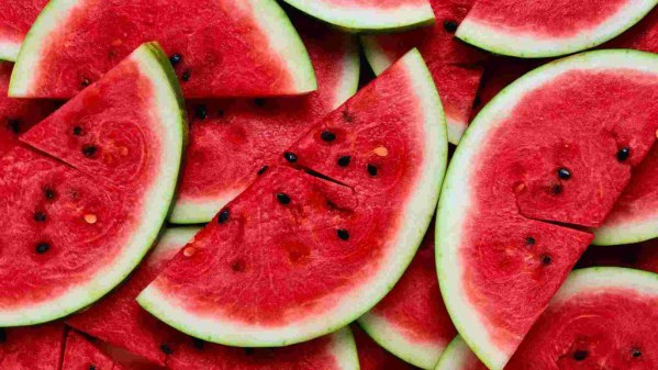 Takket være spesielle triks kan du lagre vannmelon til vinteren og legge den på festbordet til det nye året