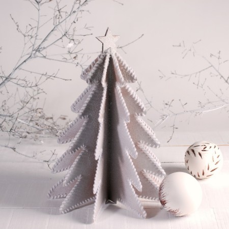 Árvore de natal feita de papelão