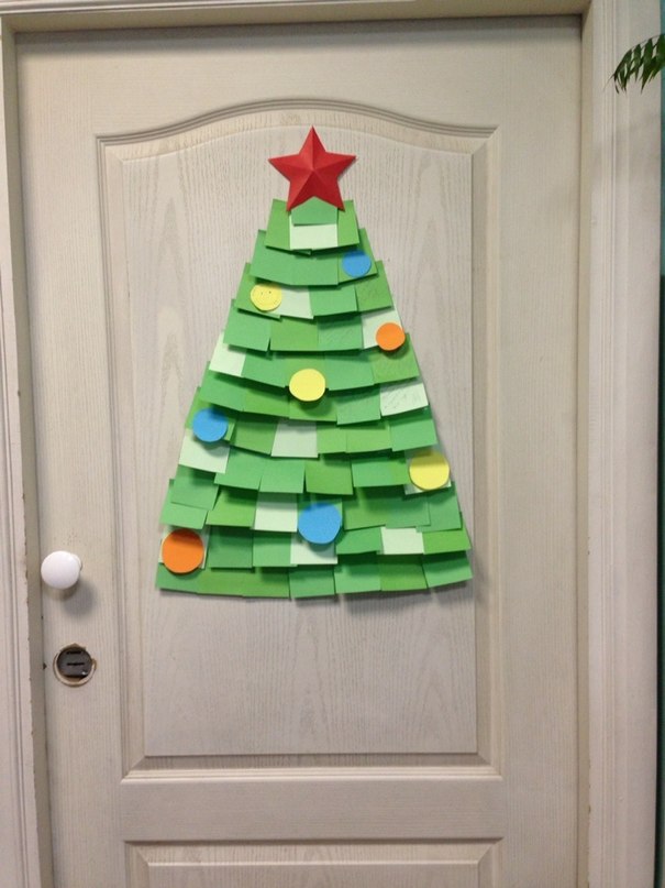 Christmas tree made of stickers to decorate the door