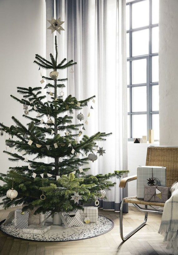 Julgran för det nya året i stil med minimalism