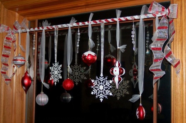 Коледни топки за декорация на прозорци