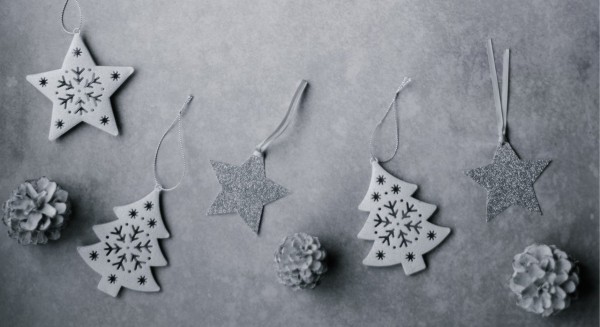 Kaip papuošti Kalėdų eglutę atostogoms pagal minimalizmo stilių