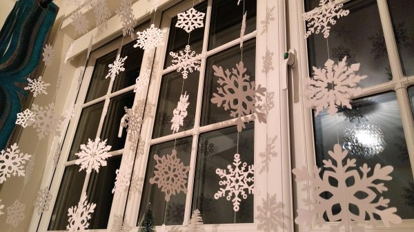 Как да украсим прозорци за Нова година 2018