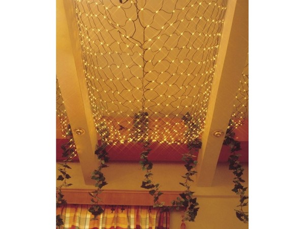 How to decorate the ceiling with garlands for the New Year