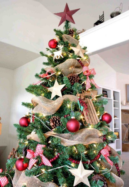 Sackleinen zum Verzieren eines Weihnachtsbaumes