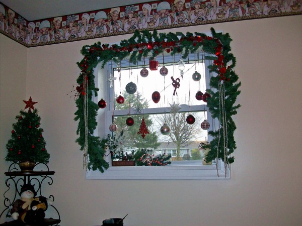 Belle décoration de fenêtre du Nouvel An