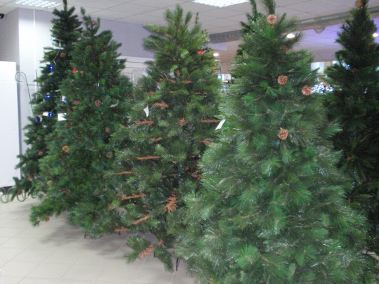 Comprando uma árvore de Natal artificial para o Ano Novo