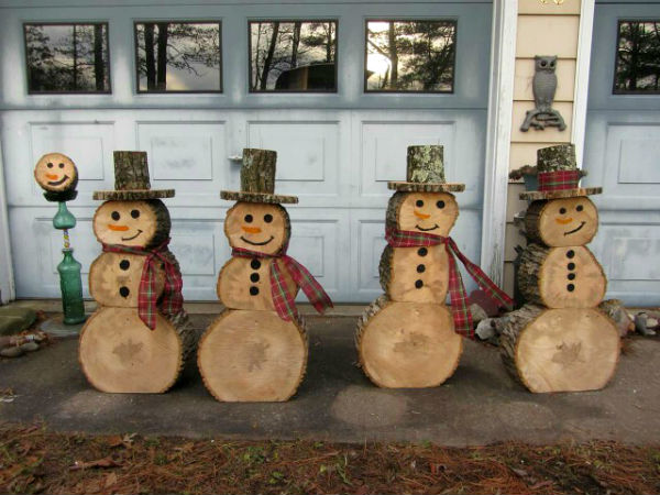 Snowmen made of wood to decorate the yard for the New Year