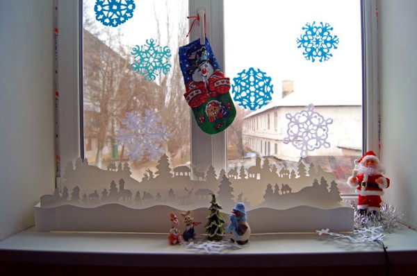 Trang trí cửa sổ trong trường mẫu giáo cho năm mới