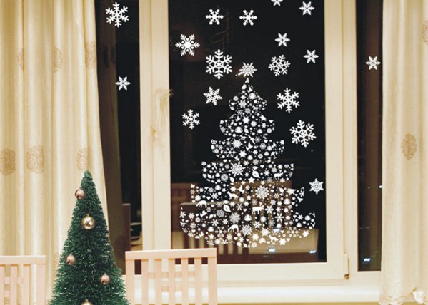 Zdobenie okien s vyčnievajúcimi oknami na Nový rok