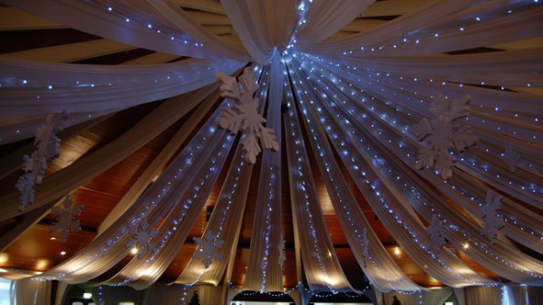 Decoració de sostre amb tela per a Cap d'Any