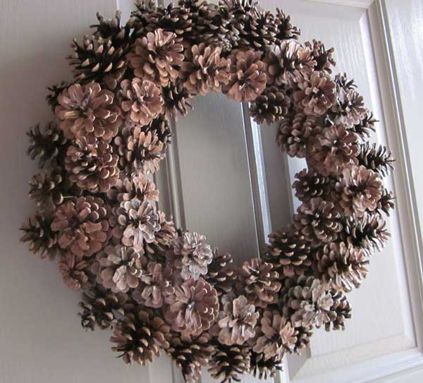 Wall decoration with a wreath for the New Year