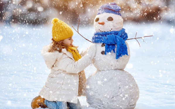 Украсете частна къща за Нова година със снежен човек