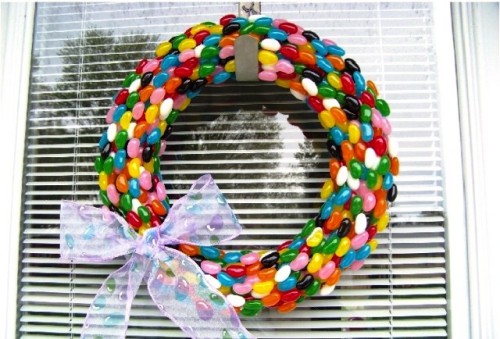 Candy wreath para sa dekorasyon ng pinto